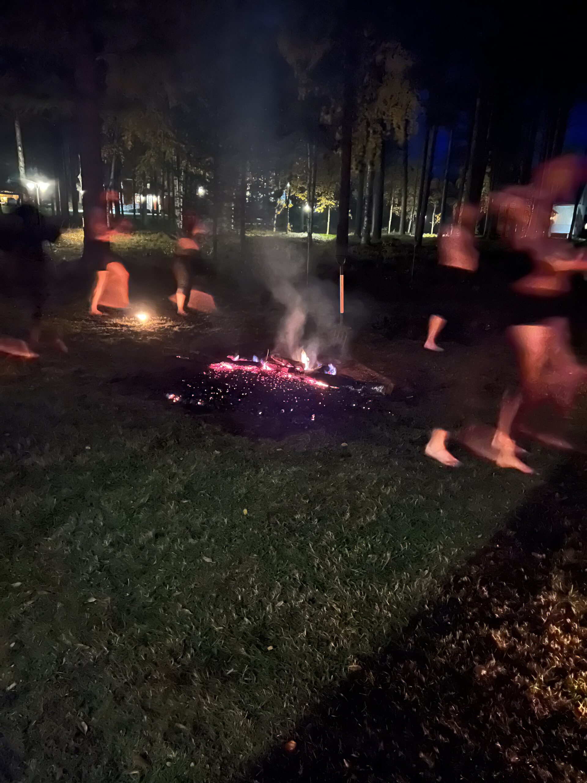 Der Feuerlauf bei Nacht